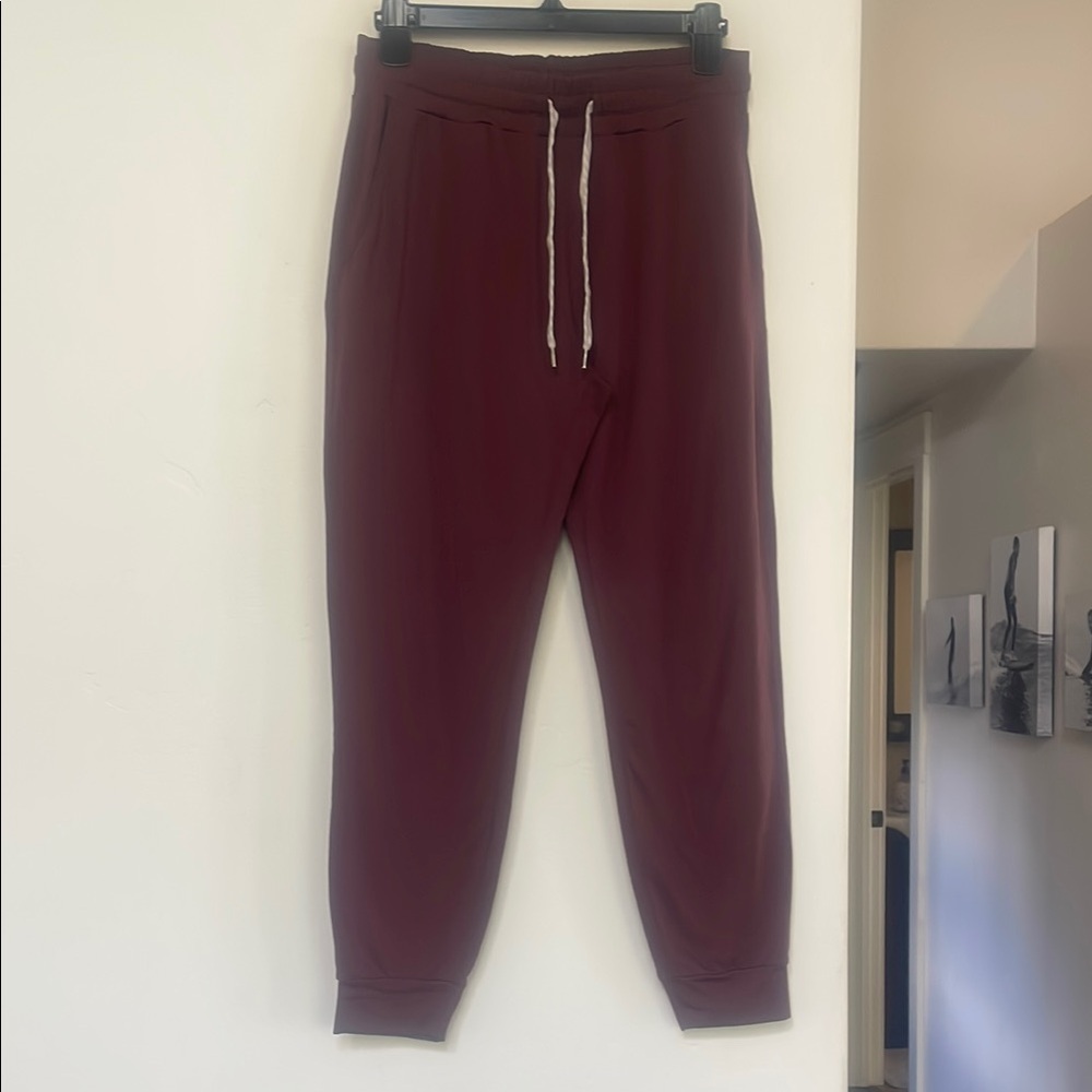Vuori’s Women’s Burgundy Jogger Pants